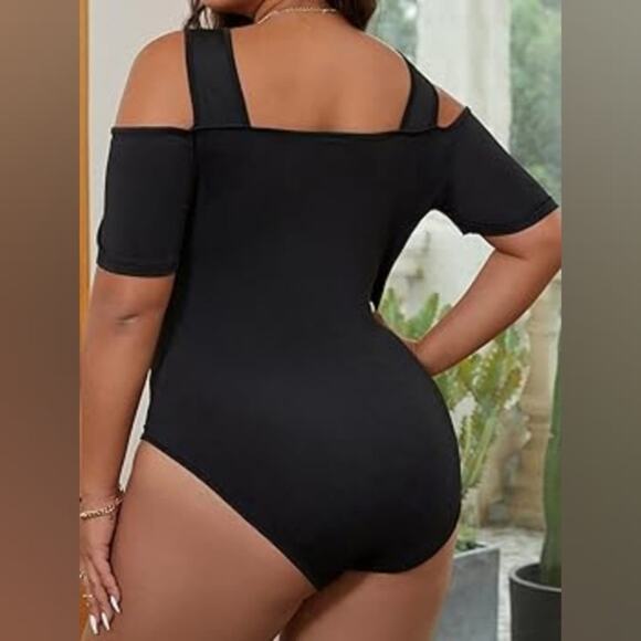 ❄️2/$5❄️[B1] NWOT Black Cold Shoulder Bodysuit, PLUS SIZES - Picture 2 of 6